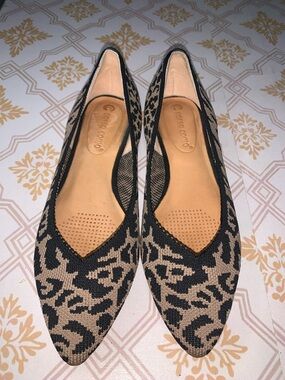 Corso Como Leopard-Print Pointed Toe Flats in Beige & Black